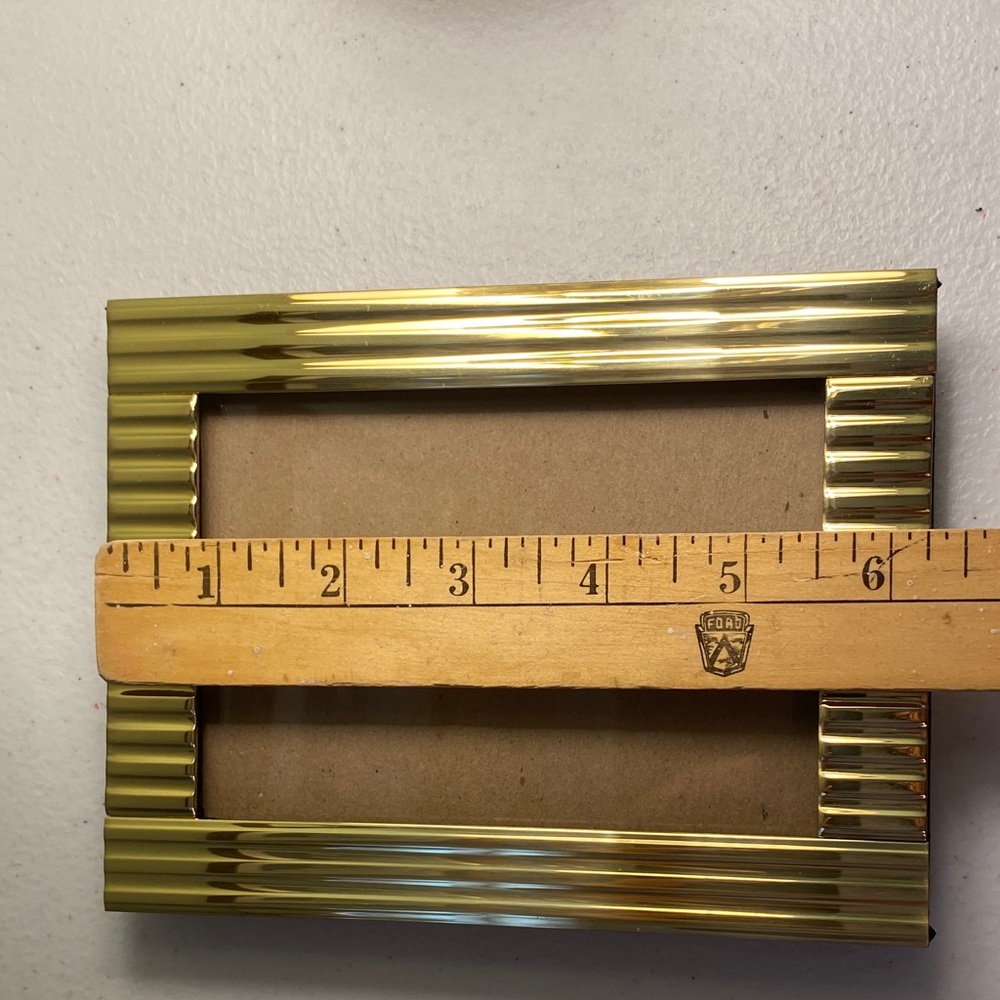 Elegant Gold Tone Ribbed Texture Picture Frame - Picture 10 of 11